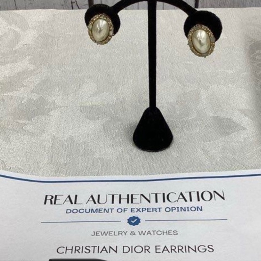 Dior earrings and comes with Certificate of Authentication no. Cancellations - Picture 5 of 6